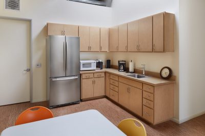 Avant Garde: Nairobi - Kitchen Design: www.impactdesigninc.comPhotography: www.peterfigen.com
