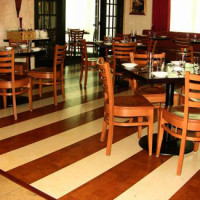 Avant Garde: Saddle Monte Carlo and Classic White - Restaurant